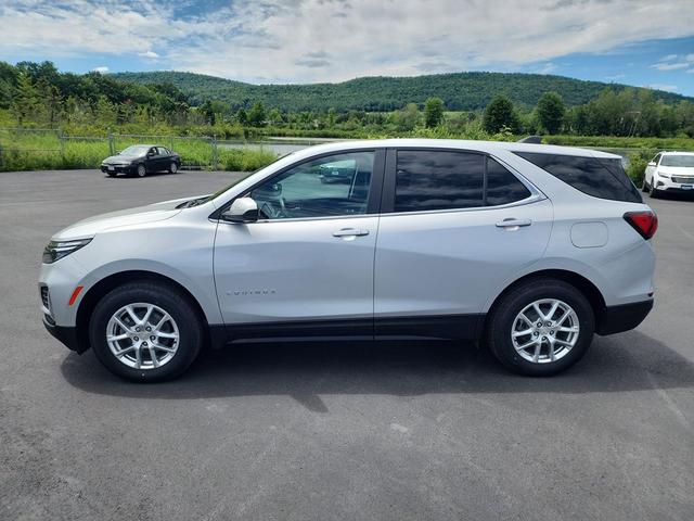 Photo of 2022 Silver Ice Metallic Chevrolet Equinox