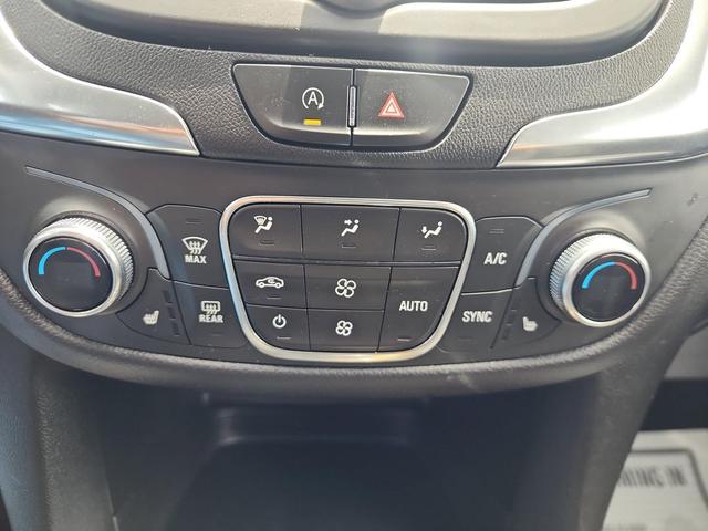 Photo of 2022 Silver Ice Metallic Chevrolet Equinox