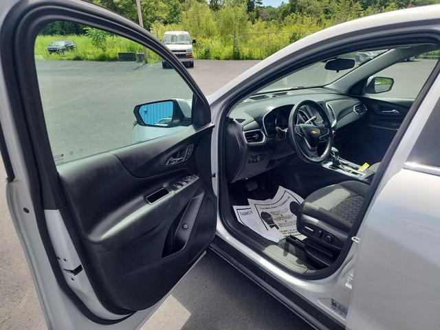 Photo of 2022 Silver Ice Metallic Chevrolet Equinox