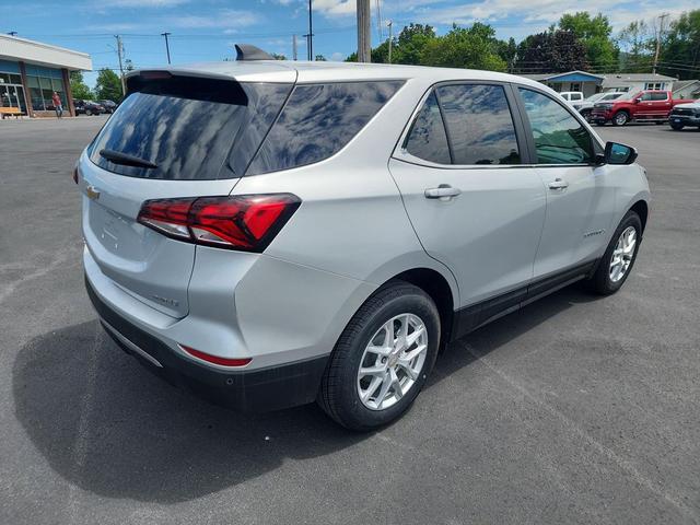 Photo of 2022 Silver Ice Metallic Chevrolet Equinox