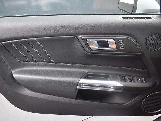 Photo of 2022 Silver Metallic Ford Mustang