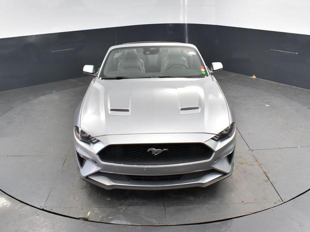 Photo of 2022 Silver Metallic Ford Mustang