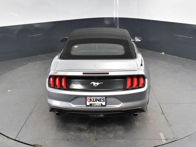 Photo of 2022 Silver Metallic Ford Mustang