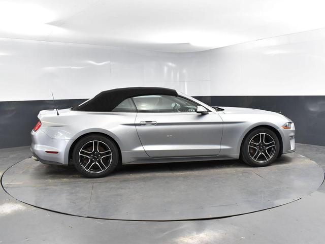 Photo of 2022 Silver Metallic Ford Mustang