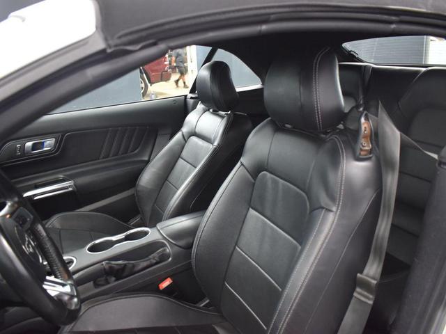 Photo of 2022 Silver Metallic Ford Mustang
