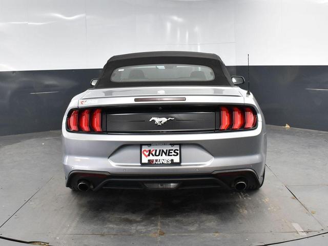 Photo of 2022 Silver Metallic Ford Mustang