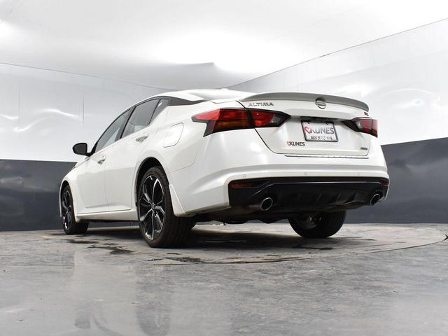 Photo of 2023 Pearl White Tricoat Nissan Altima