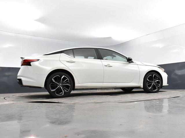 Photo of 2023 Pearl White Tricoat Nissan Altima