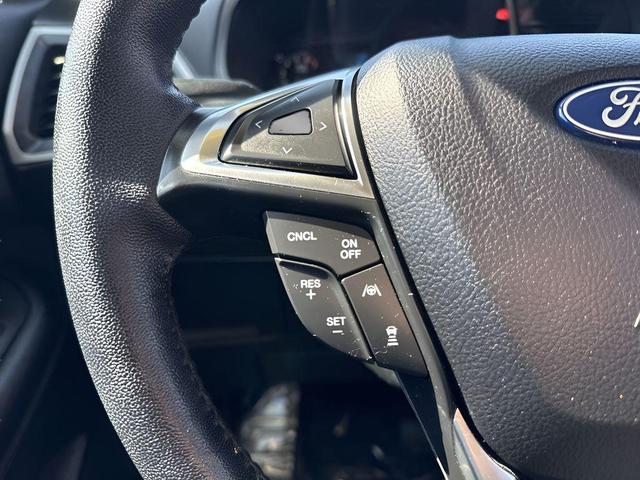Photo of 2022 Gray Metallic Ford Edge