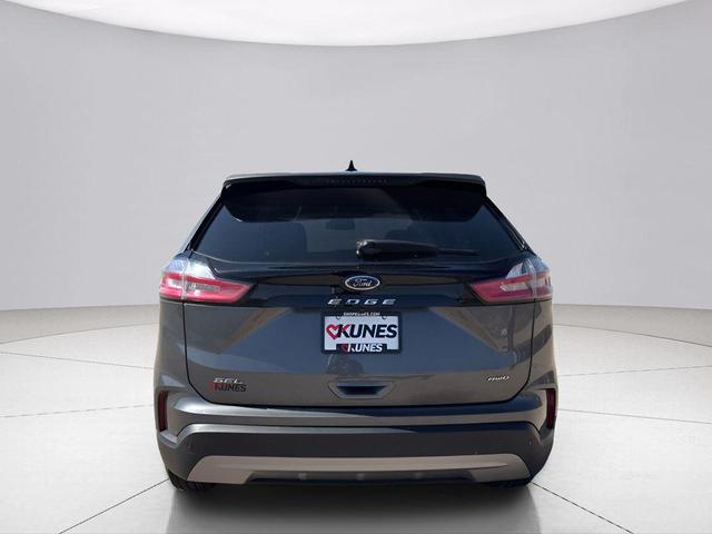 Photo of 2022 Gray Metallic Ford Edge