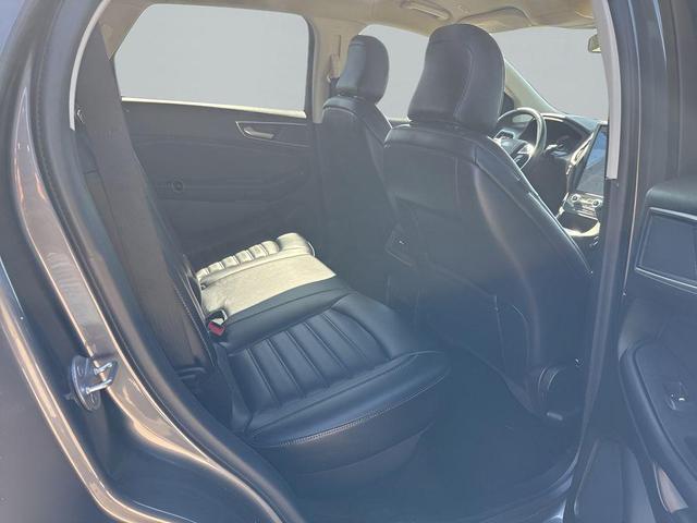 Photo of 2022 Gray Metallic Ford Edge