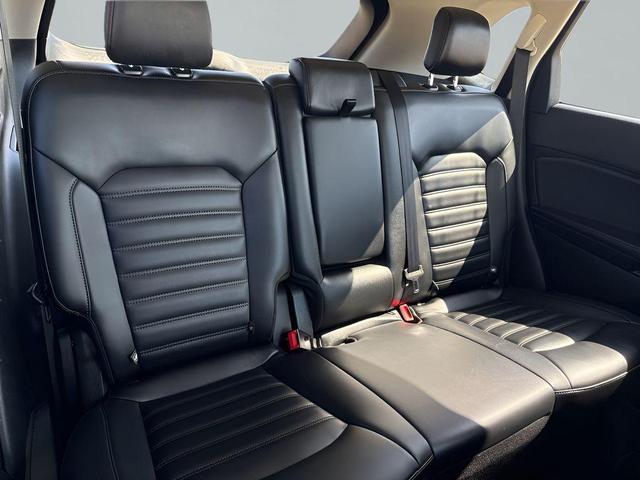 Photo of 2022 Gray Metallic Ford Edge