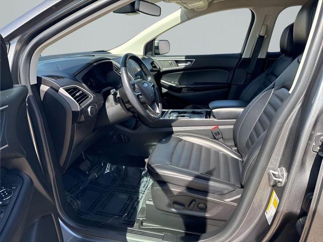 Photo of 2022 Gray Metallic Ford Edge