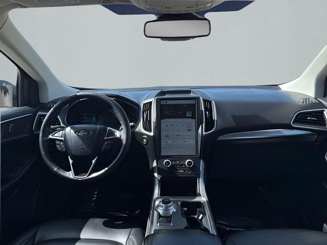 Photo of 2022 Gray Metallic Ford Edge