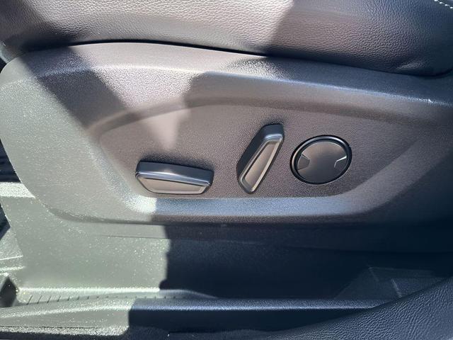 Photo of 2022 Gray Metallic Ford Edge