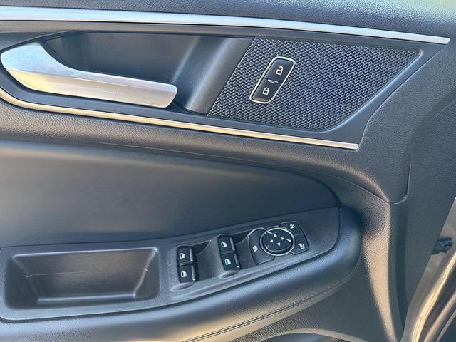 Photo of 2022 Gray Metallic Ford Edge
