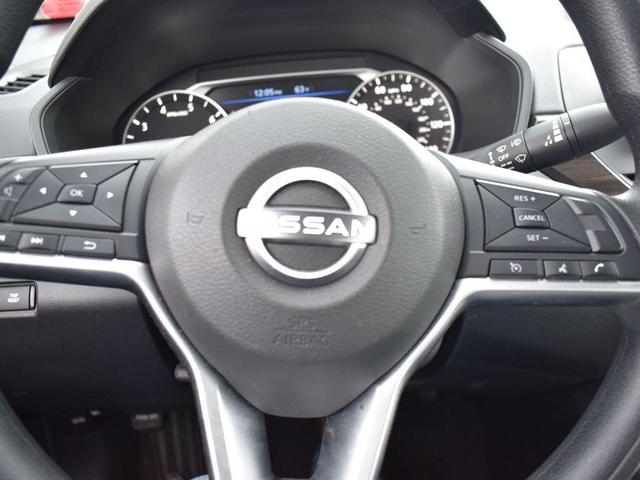 Photo of 2024 Pearl White Tricoat Nissan Altima