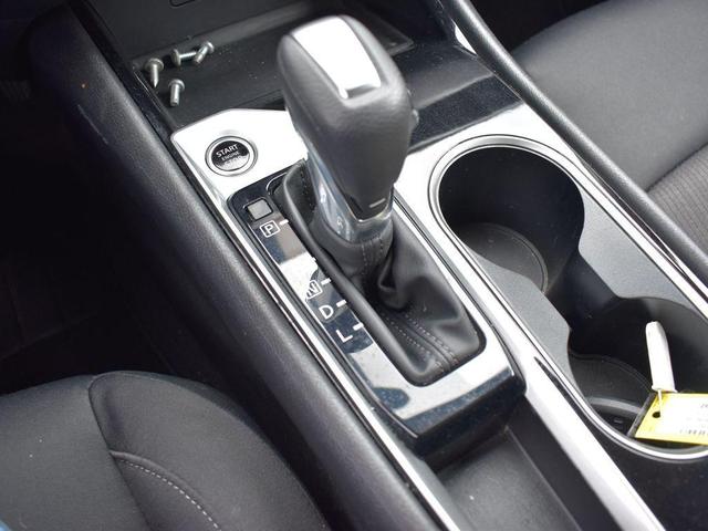 Photo of 2024 Pearl White Tricoat Nissan Altima