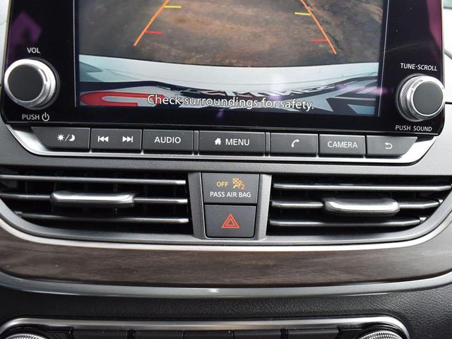 Photo of 2024 Pearl White Tricoat Nissan Altima