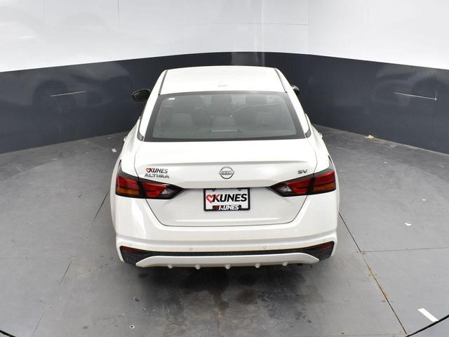 Photo of 2024 Pearl White Tricoat Nissan Altima