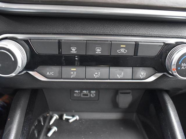 Photo of 2024 Pearl White Tricoat Nissan Altima