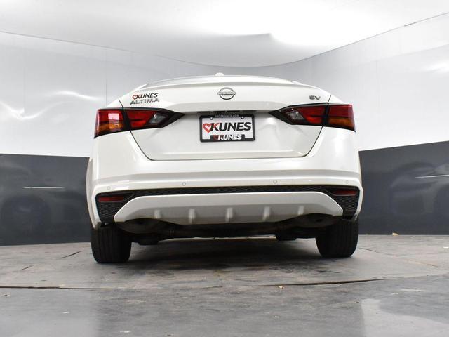 Photo of 2024 Pearl White Tricoat Nissan Altima