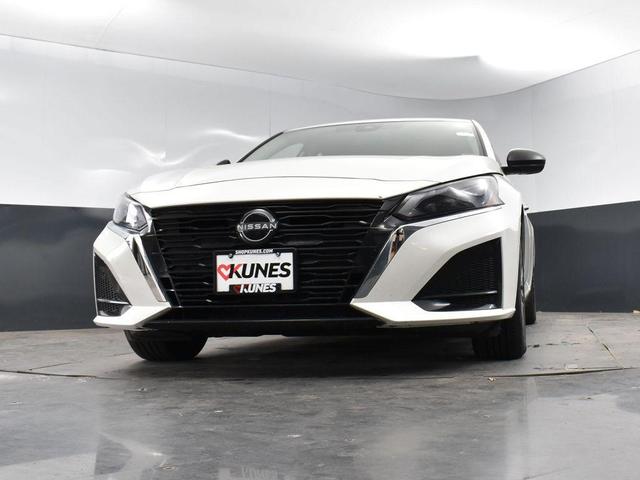 Photo of 2024 Pearl White Tricoat Nissan Altima