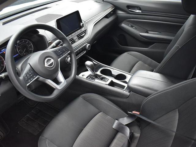 Photo of 2024 Pearl White Tricoat Nissan Altima