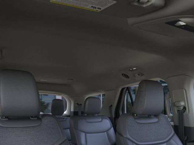 Photo of 2025 White Ford Explorer