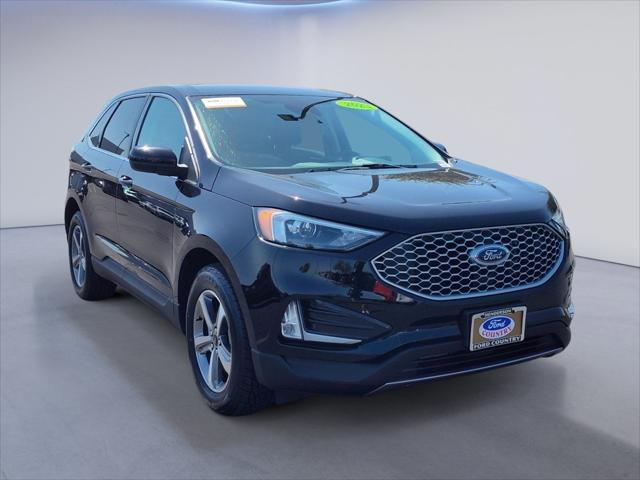 Photo of 2023 Agate Black Metallic Ford Edge