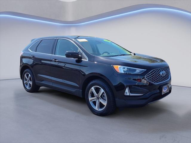 Photo of 2023 Agate Black Metallic Ford Edge