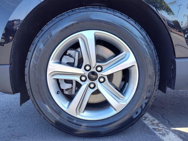 Photo of 2023 Agate Black Metallic Ford Edge