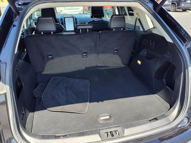 Photo of 2023 Agate Black Metallic Ford Edge