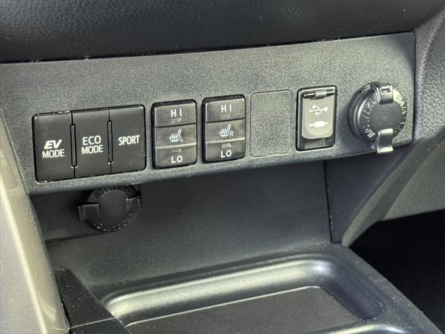 Photo of 2017 Silver Sky Metallic Toyota RAV4 Hybrid
