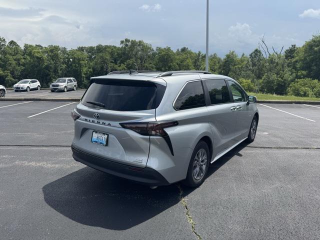 Photo of 2024 Celestial Silver Metallic Toyota Sienna