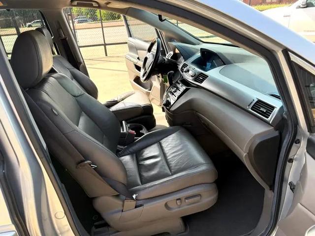 Photo of 2012 Silver Honda Odyssey
