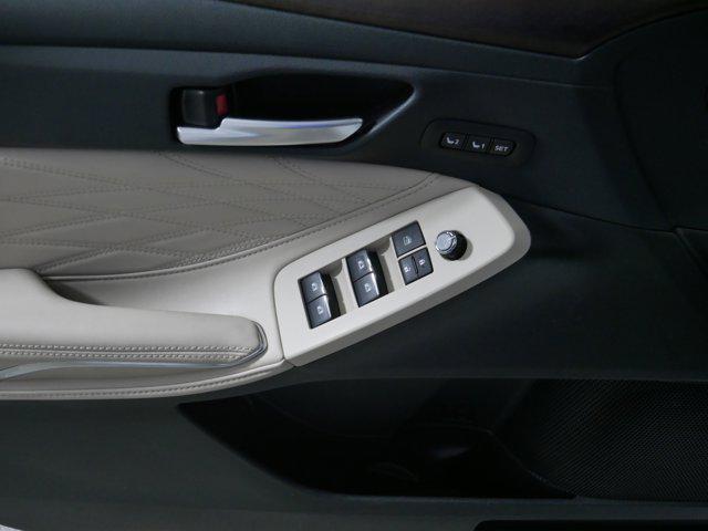 Photo of 2019 Wind Chill Pearl Toyota Avalon
