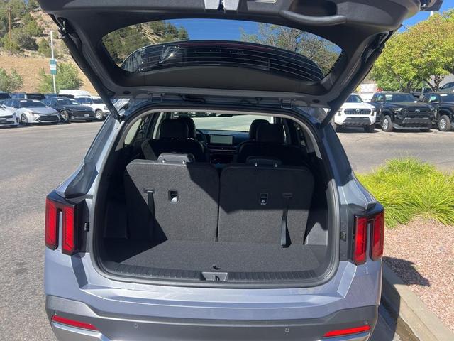 Photo of 2025 Everlasting Silver Kia Sorento