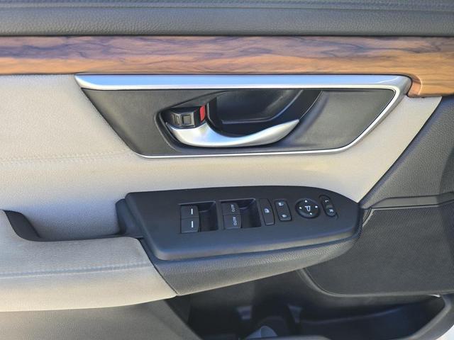 Photo of 2021 Platinum White Pearl Honda CR-V