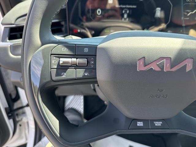 Photo of 2026 Glacier White Pearl/Ebony Black Roof Kia EV9