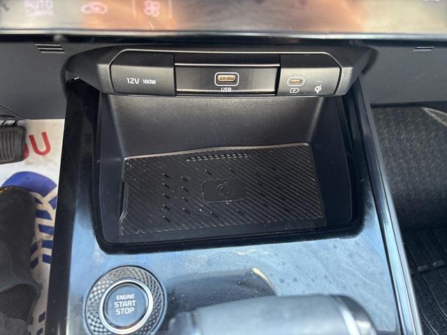 Photo of 2023 Snow White Pearl Kia Niro