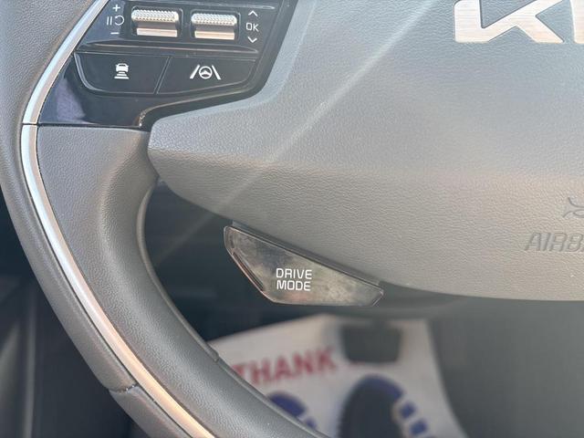 Photo of 2023 Snow White Pearl Kia Niro