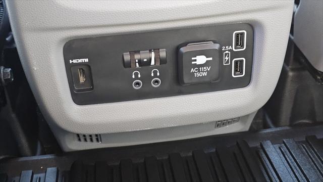 Photo of 2019 Lunar Silver Metallic Honda Pilot