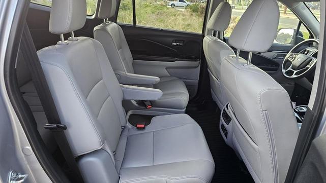 Photo of 2019 Lunar Silver Metallic Honda Pilot