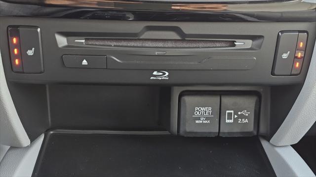 Photo of 2019 Lunar Silver Metallic Honda Pilot