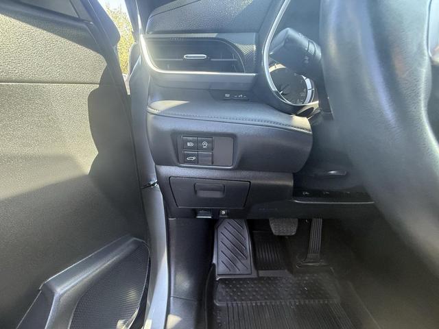 Photo of 2024 Celestial Silver Metallic Toyota Highlander