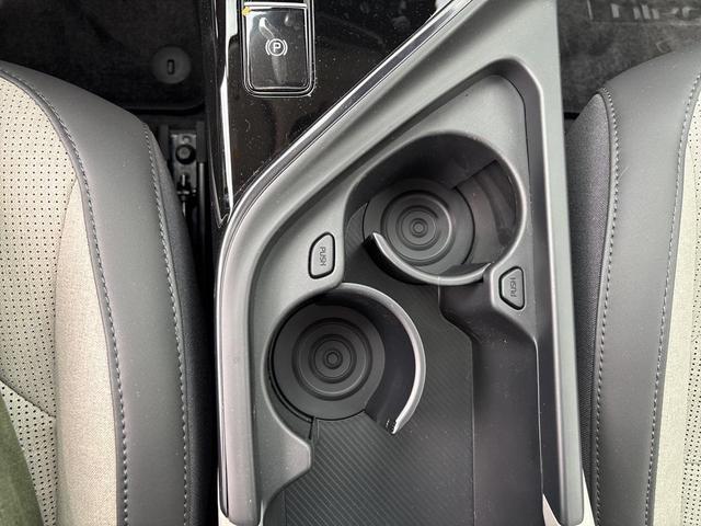 Photo of 2025 Snow White Pearl Kia Niro EV