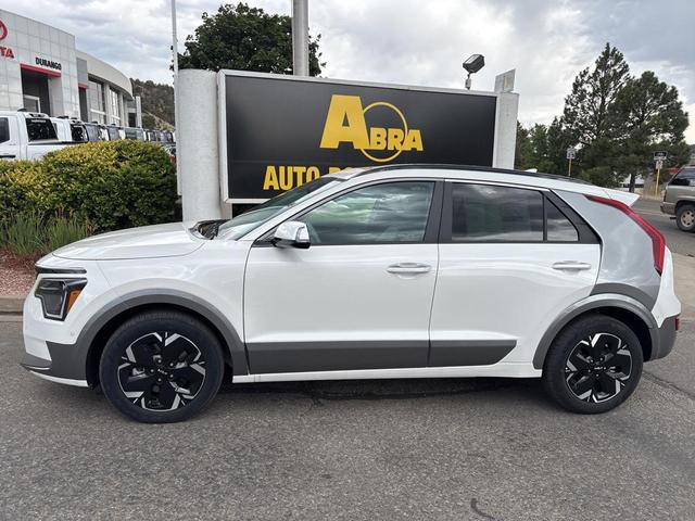 Photo of 2025 Snow White Pearl Kia Niro EV