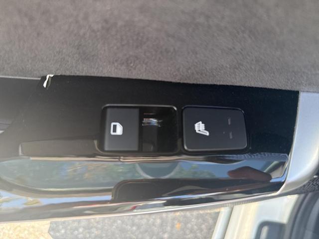 Photo of 2024 Snow White Pearl Kia EV6