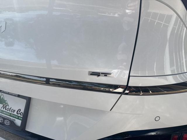Photo of 2024 Snow White Pearl Kia EV6